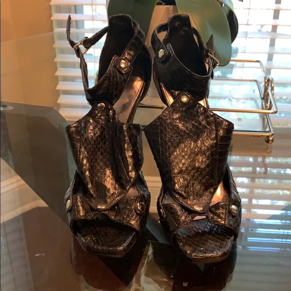 Black heel sandals